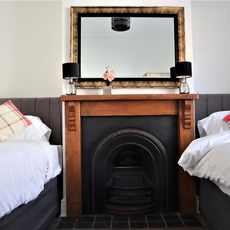 Victoria 4 Bedroom Serviced House Short Lets - Near Northampton Gen Hosp & Town Centre Exterior photo