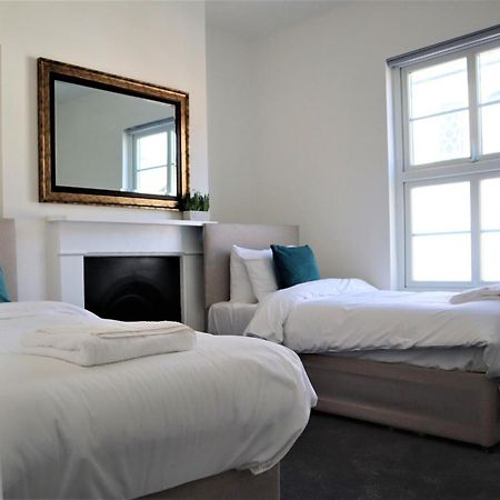 Victoria 4 Bedroom Serviced House Short Lets - Near Northampton Gen Hosp & Town Centre Exterior photo